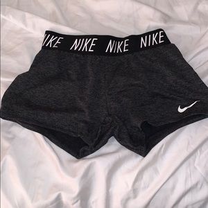 NIKE SHORTS
